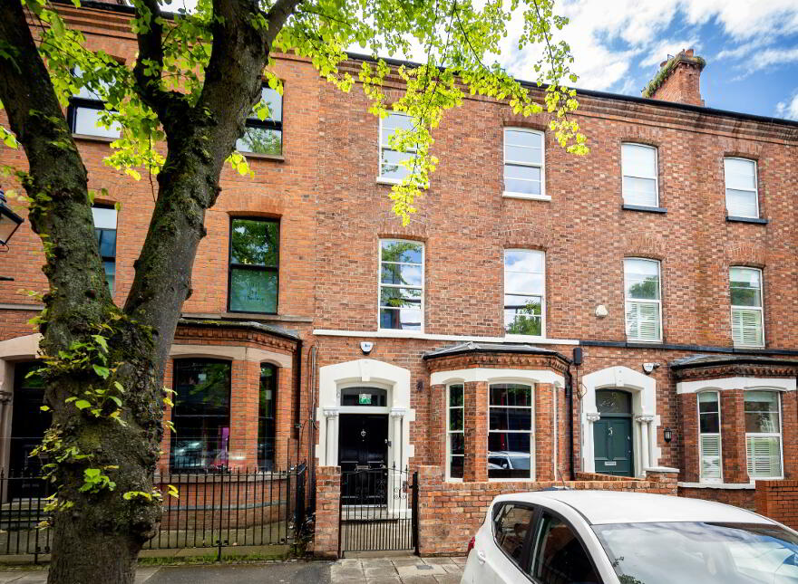 8 Elmwood Avenue, Belfast, BT9 6AY