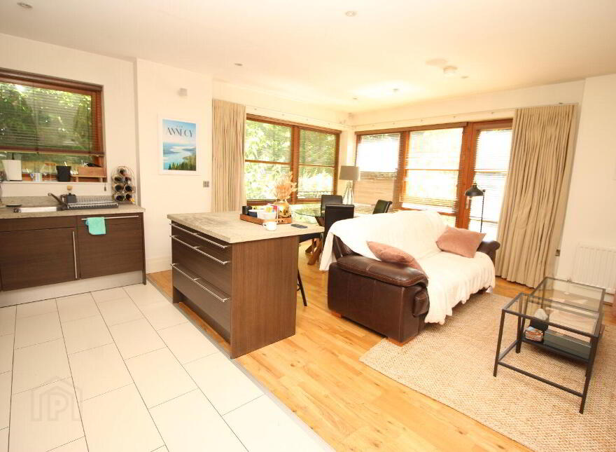 E5 The Elms, Malone Square Malone Road, Belfast, BT9 6SB