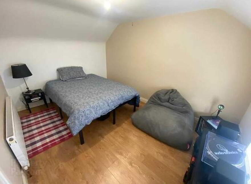 New Row, Killybegs, F94E431