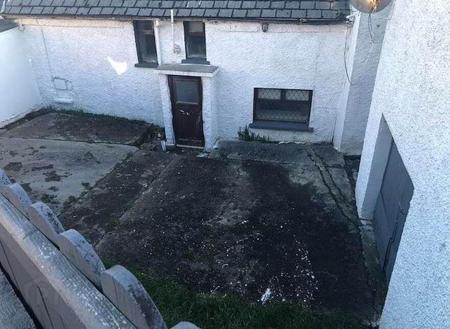 New Row, Killybegs, F94E431