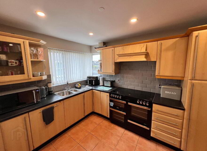 14 Magheraboy Avenue, Portrush, BT56 8GW