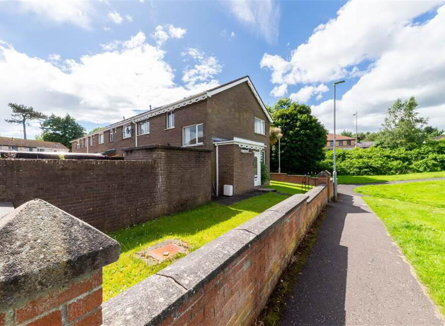 16 Glasvey Gardens, Dumurry, Belfast, BT17 0DX