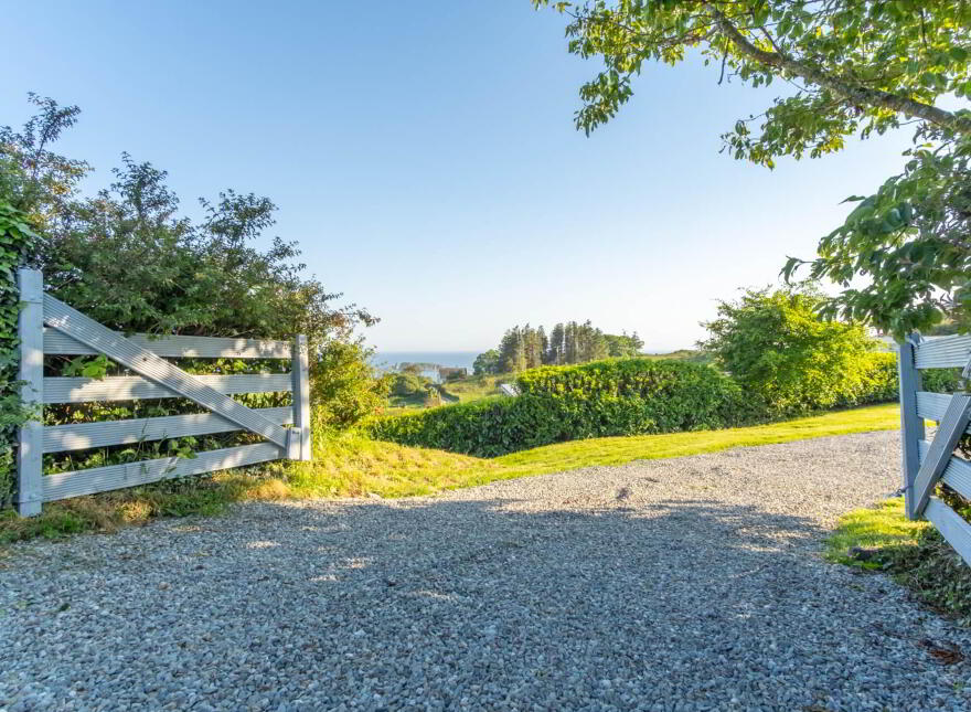 Tim`s Cottage, Kilfinnan, Glandore, P81Y978
