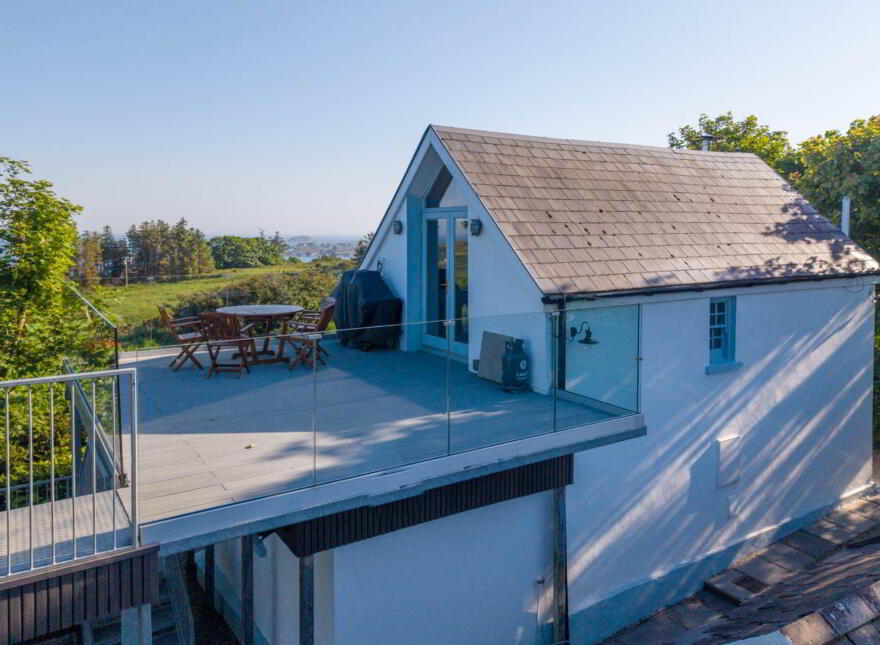 Tim`s Cottage, Kilfinnan, Glandore, P81Y978