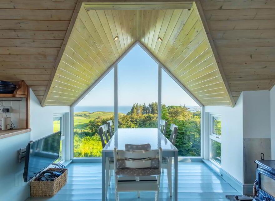 Tim`s Cottage, Kilfinnan, Glandore, P81Y978