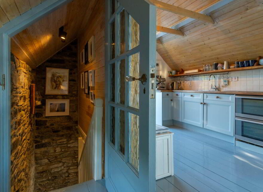 Tim`s Cottage, Kilfinnan, Glandore, P81Y978