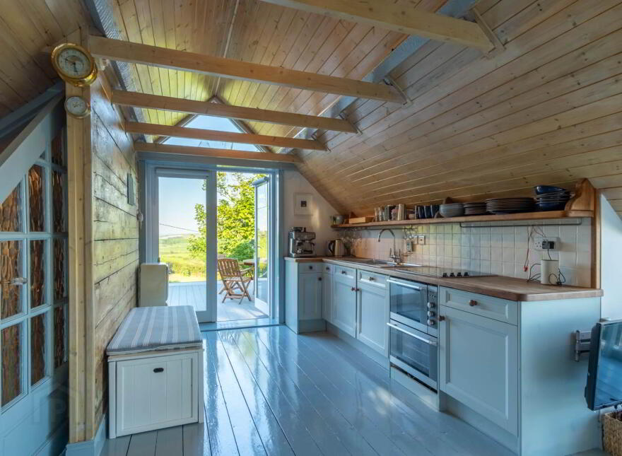 Tim`s Cottage, Kilfinnan, Glandore, P81Y978