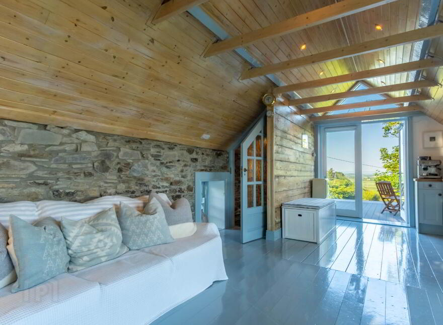 Tim`s Cottage, Kilfinnan, Glandore, P81Y978
