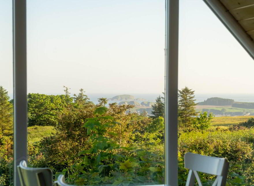 Tim`s Cottage, Kilfinnan, Glandore, P81Y978