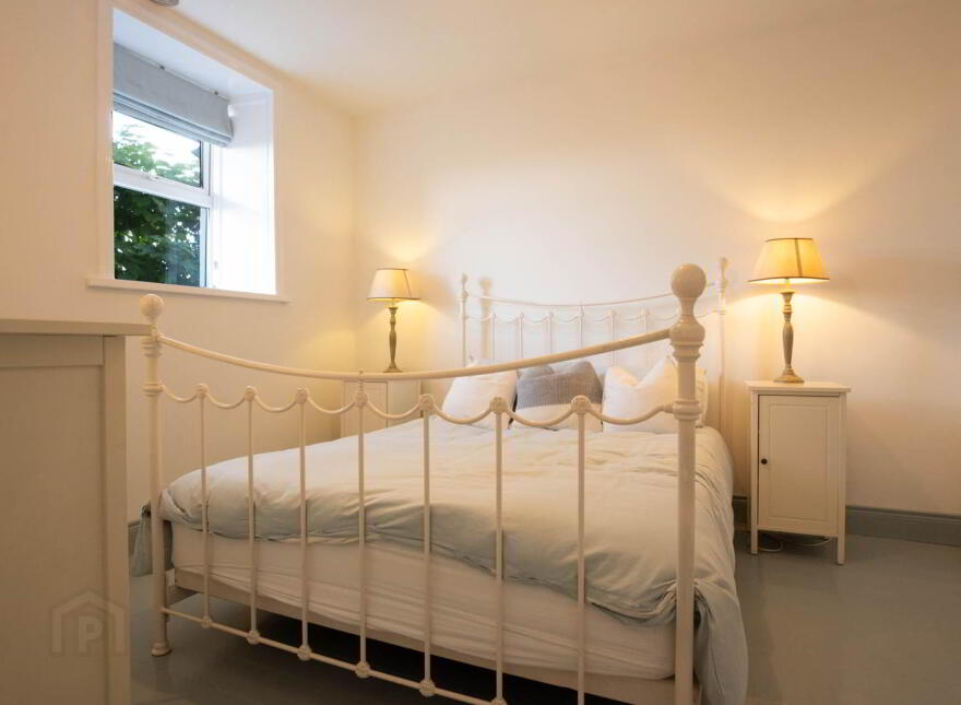 Tim`s Cottage, Kilfinnan, Glandore, P81Y978