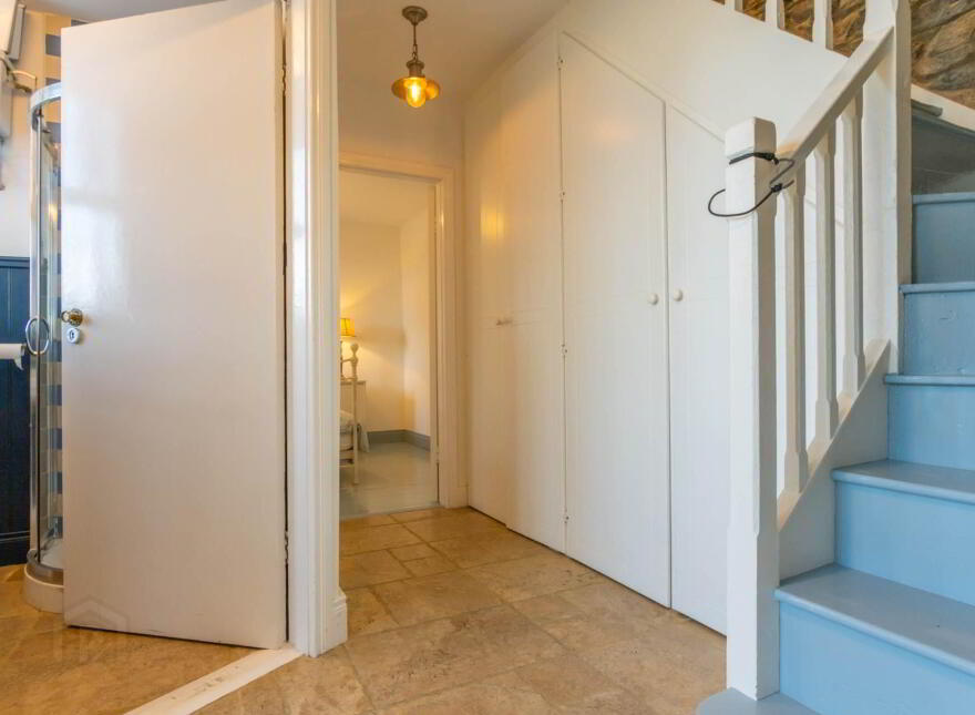 Tim`s Cottage, Kilfinnan, Glandore, P81Y978