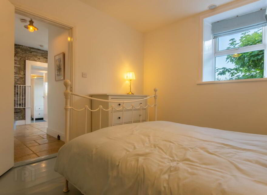 Tim`s Cottage, Kilfinnan, Glandore, P81Y978
