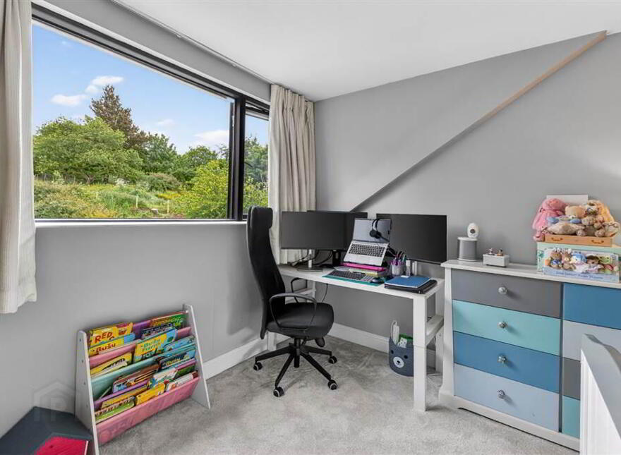25 Glencregagh Drive, Belfast, BT6 0NJ
