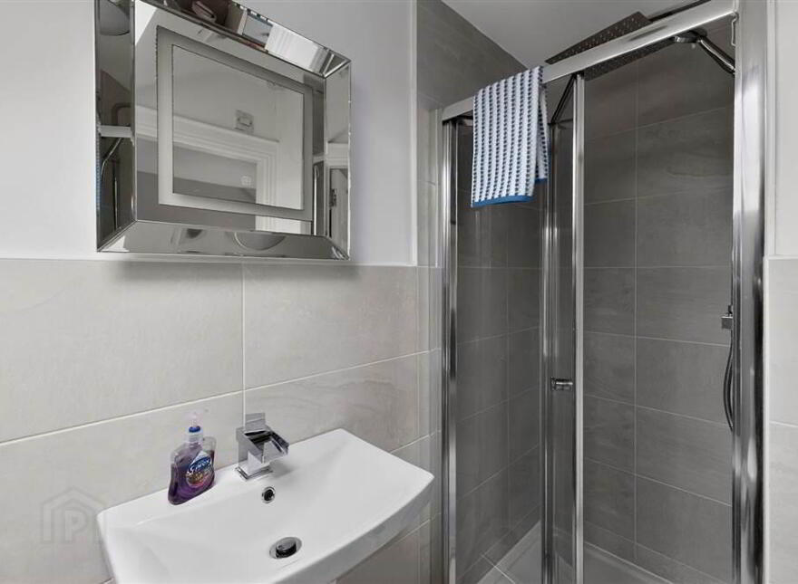 25 Glencregagh Drive, Belfast, BT6 0NJ