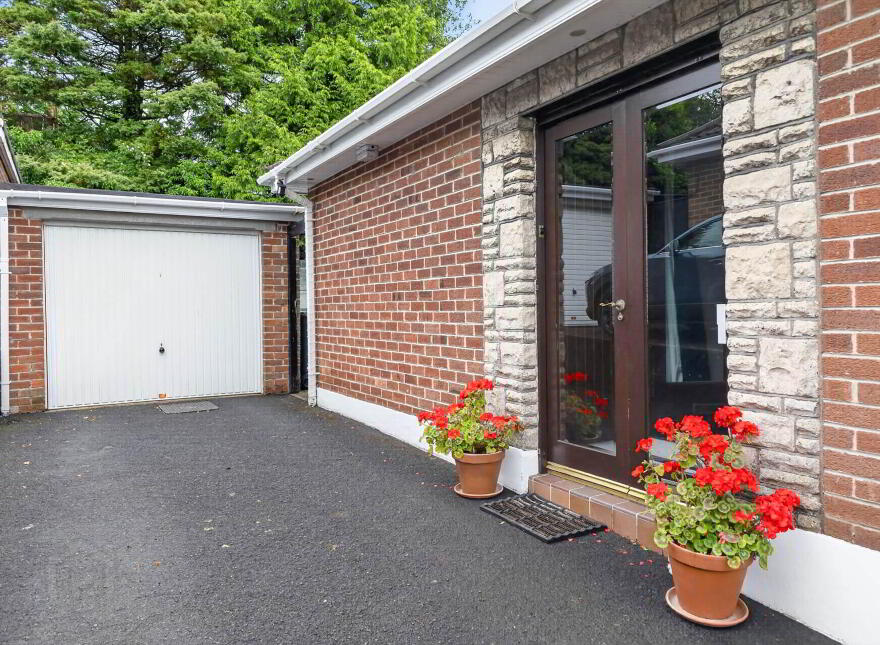 9 Pond Park Avenue, Lisburn, BT28 3JN