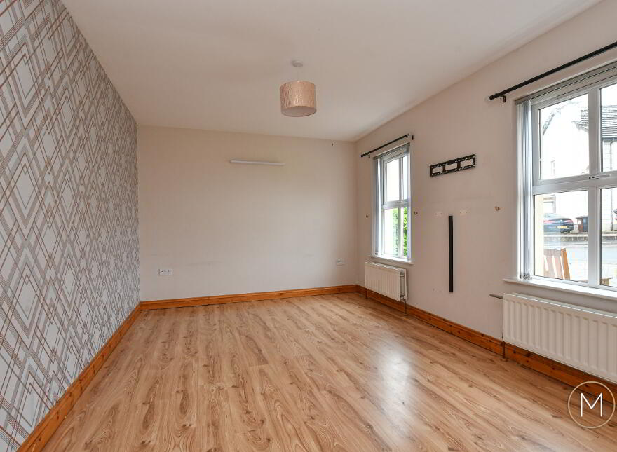 6 Loranville, Larne, BT40 2AY
