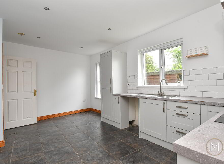 6 Loranville, Larne, BT40 2AY