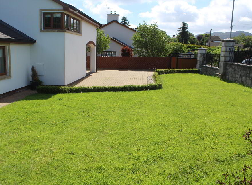 5 Rathdallan, Well Road, Warrenpoint, Newry, BT34 3UQ