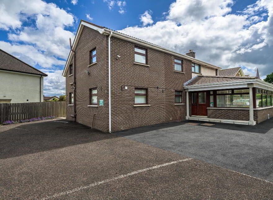 2 St Johns Park, Moira, BT67 0NL