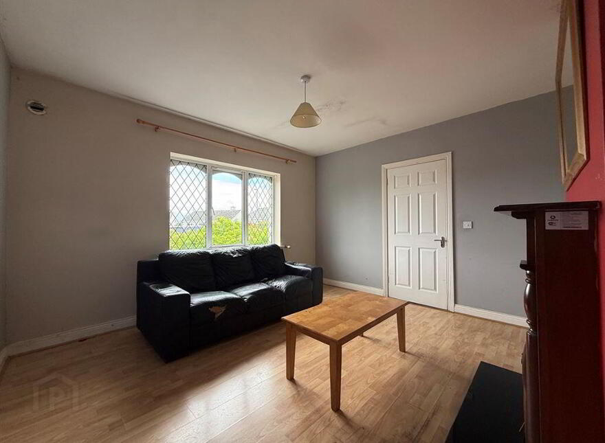 35 Hollywood Grove, Ballaghaderreen, F45Y798