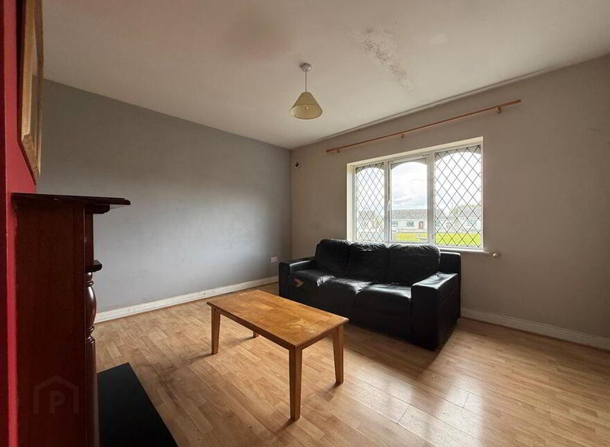 35 Hollywood Grove, Ballaghaderreen, F45Y798