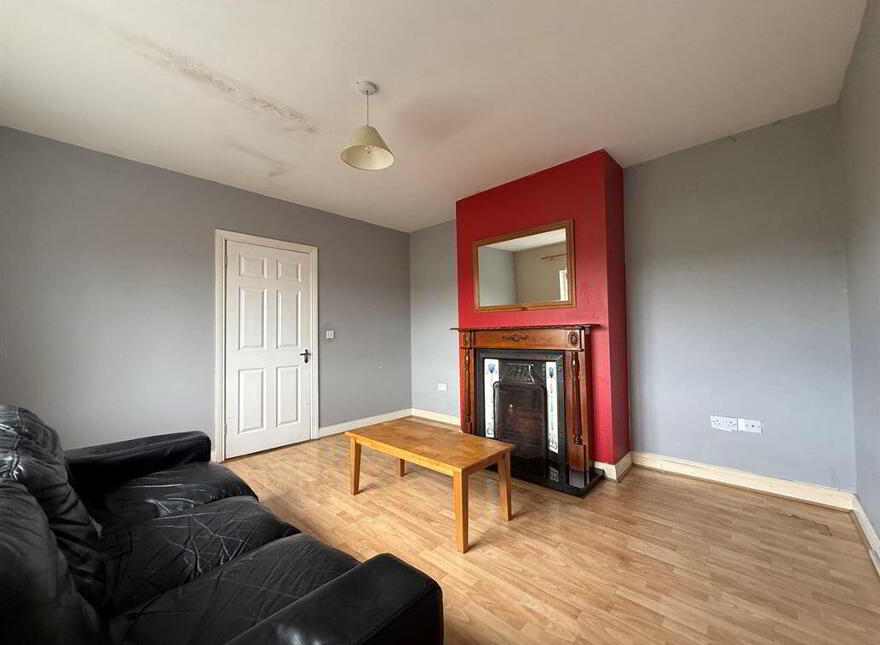 35 Hollywood Grove, Ballaghaderreen, F45Y798