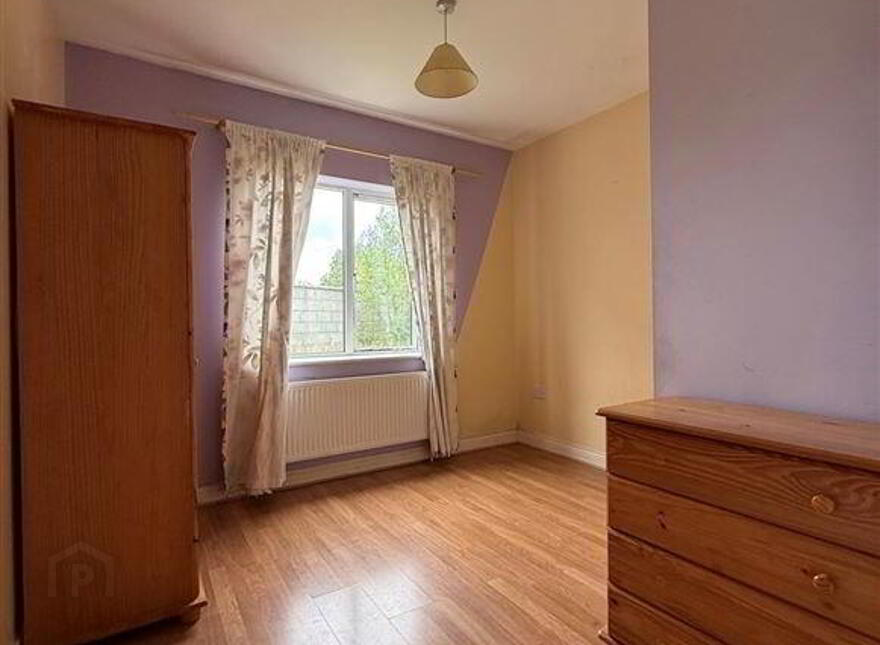35 Hollywood Grove, Ballaghaderreen, F45Y798
