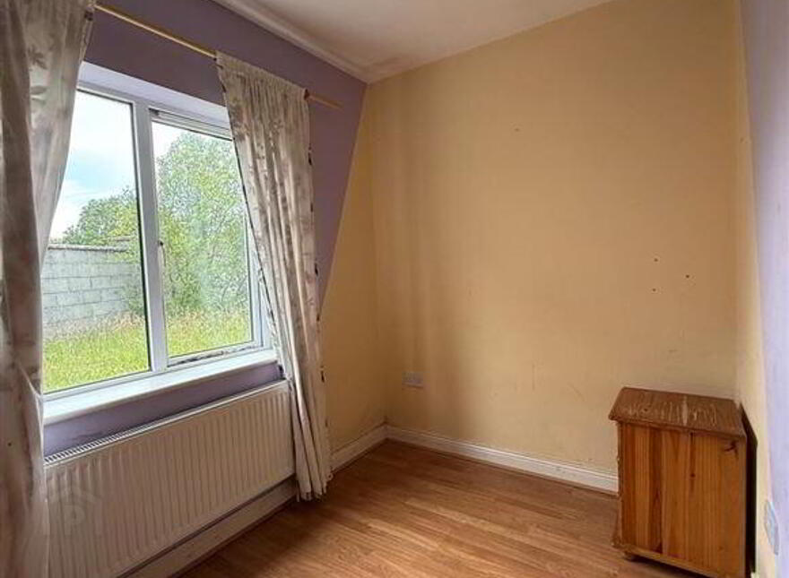 35 Hollywood Grove, Ballaghaderreen, F45Y798