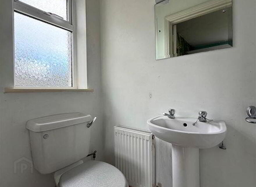 35 Hollywood Grove, Ballaghaderreen, F45Y798