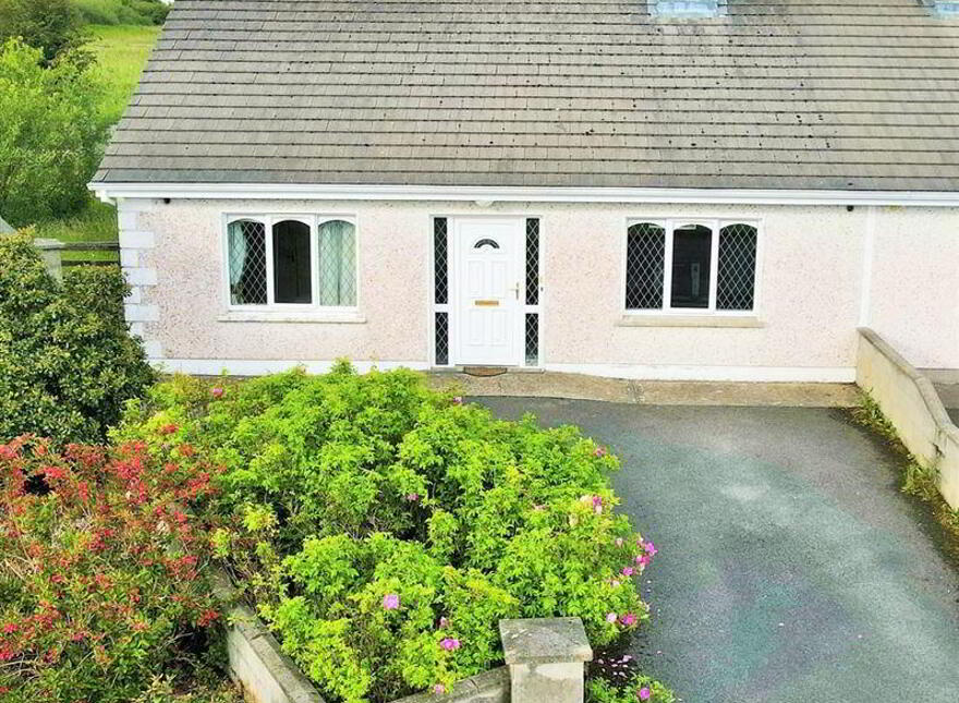 35 Hollywood Grove, Ballaghaderreen, F45Y798