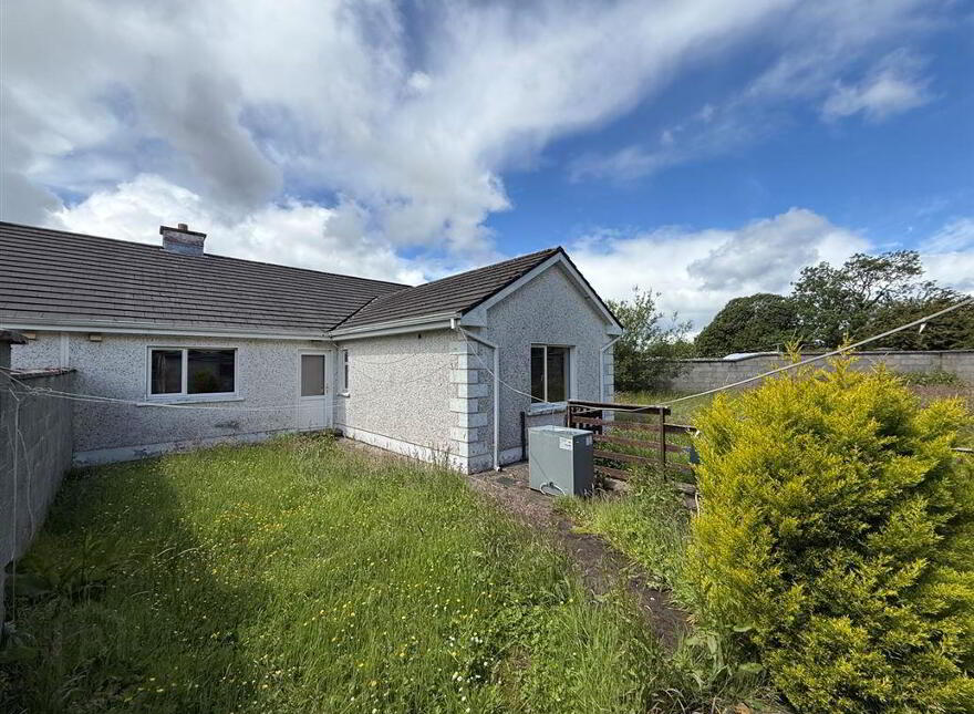 35 Hollywood Grove, Ballaghaderreen, F45Y798