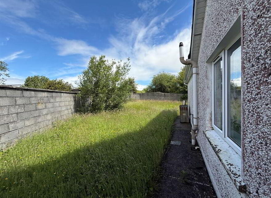 35 Hollywood Grove, Ballaghaderreen, F45Y798