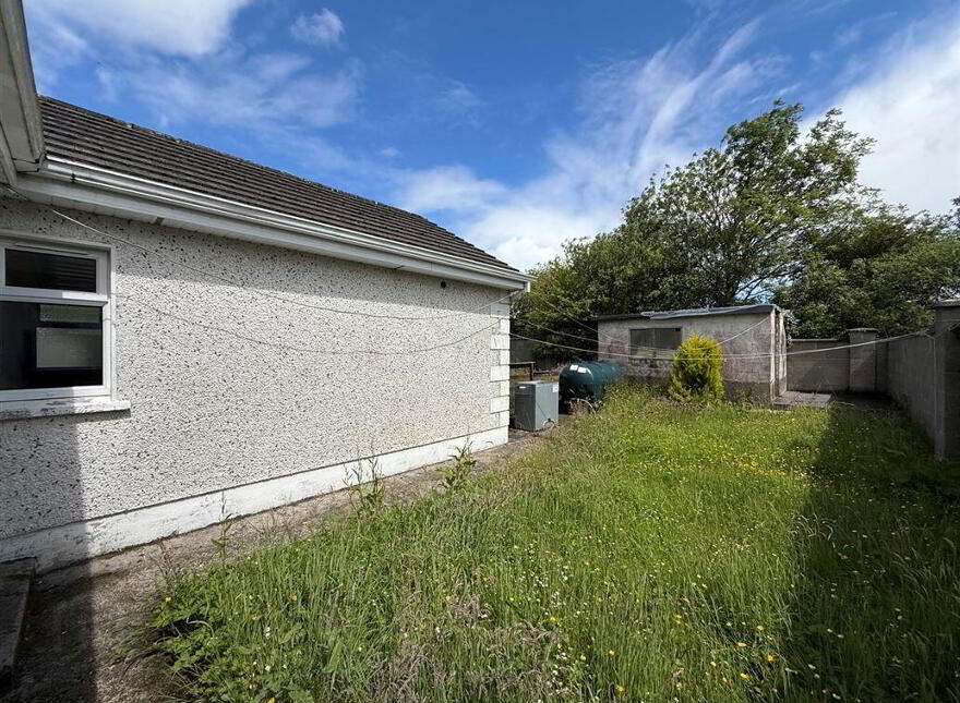 35 Hollywood Grove, Ballaghaderreen, F45Y798