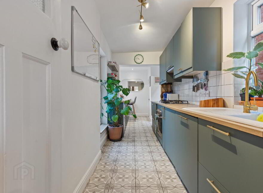 80 Loopland Drive, Belfast, BT6 9DX