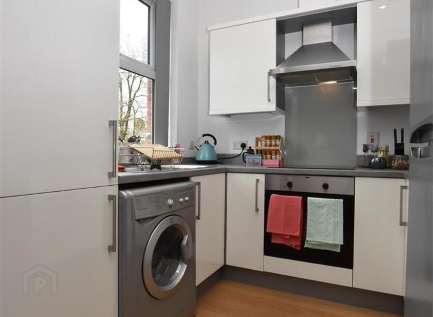 Apt 12, 108-110 Eglantine Avenu, Belfast, BT9 6EU