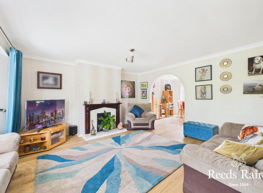 25 Hillview Crescent, Carrickfergus, BT38 8YR
