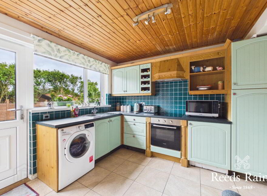 25 Hillview Crescent, Carrickfergus, BT38 8YR