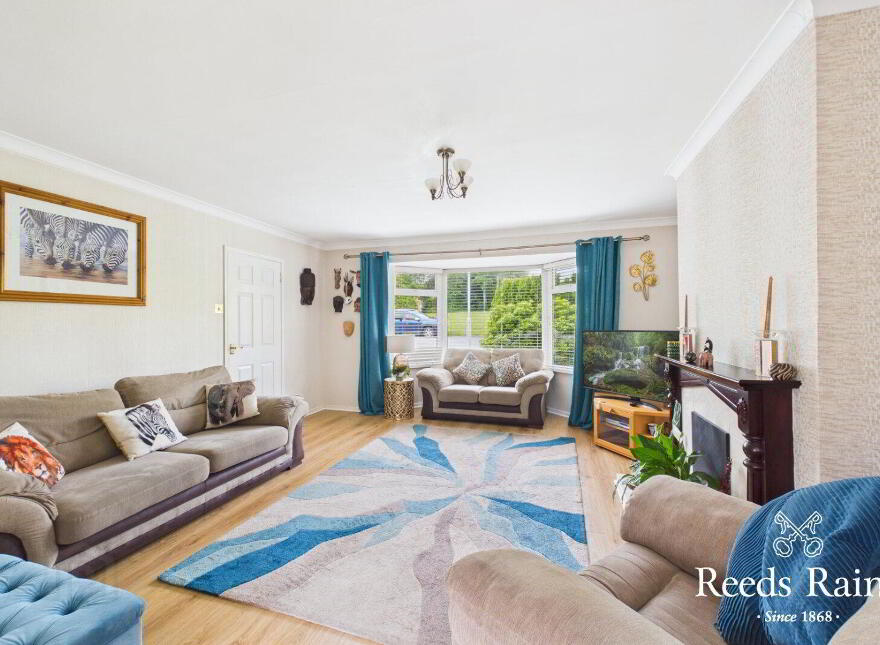 25 Hillview Crescent, Carrickfergus, BT38 8YR