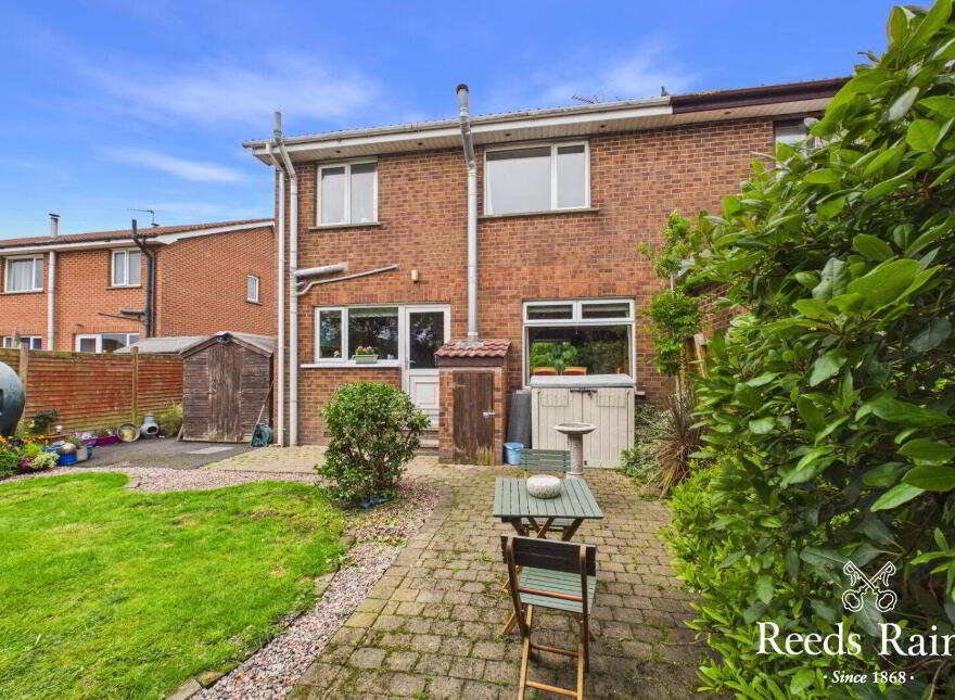 25 Hillview Crescent, Carrickfergus, BT38 8YR