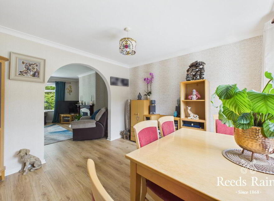 25 Hillview Crescent, Carrickfergus, BT38 8YR