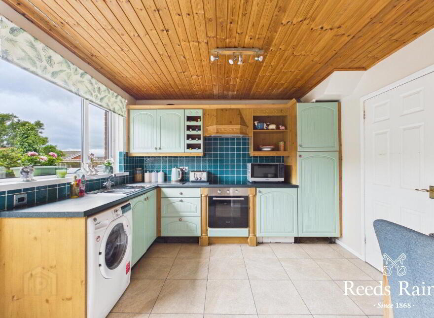 25 Hillview Crescent, Carrickfergus, BT38 8YR