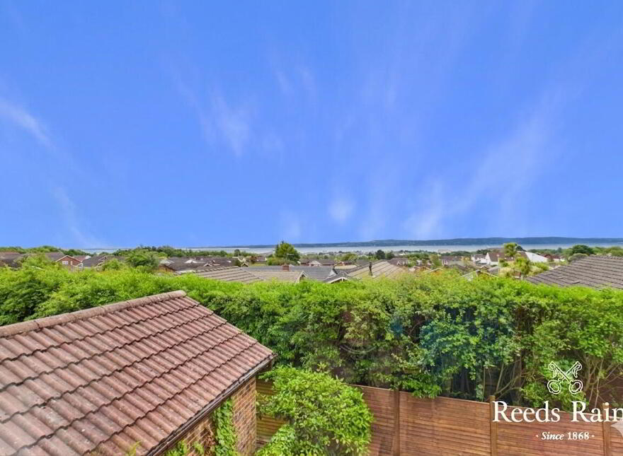 25 Hillview Crescent, Carrickfergus, BT38 8YR