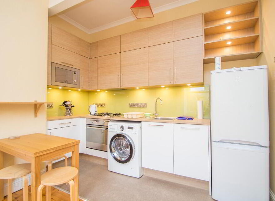 4/4 Kinghorn Place, Edinburgh, EH6 4BN