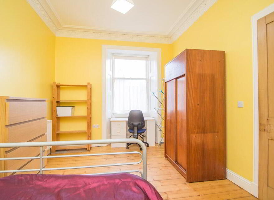 4/4 Kinghorn Place, Edinburgh, EH6 4BN