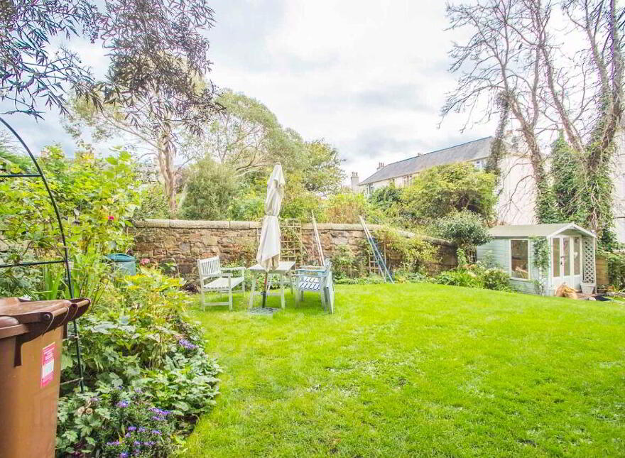 4/4 Kinghorn Place, Edinburgh, EH6 4BN