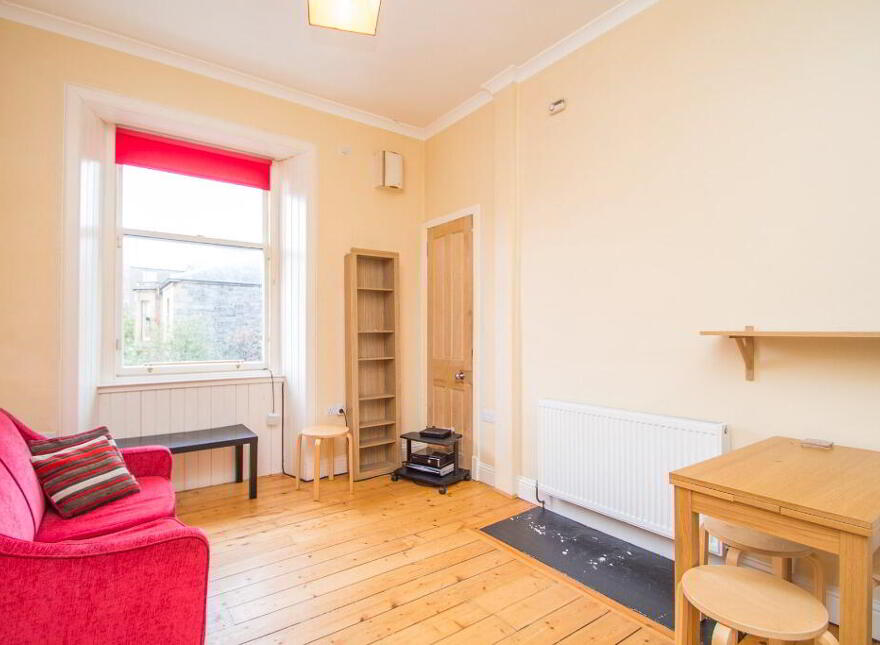 4/4 Kinghorn Place, Edinburgh, EH6 4BN