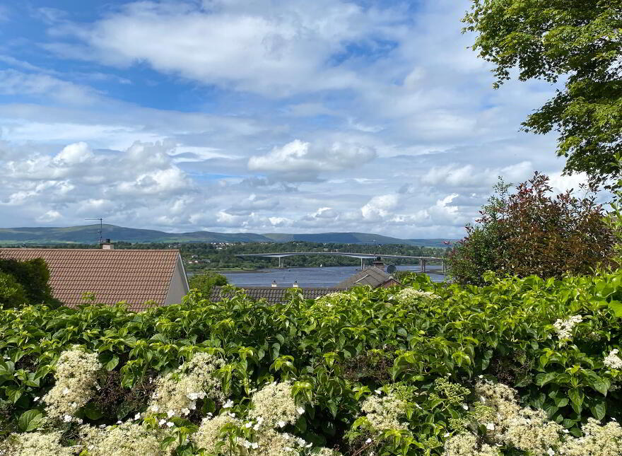 8 Bayview Park, Londonderry, BT47 6TA