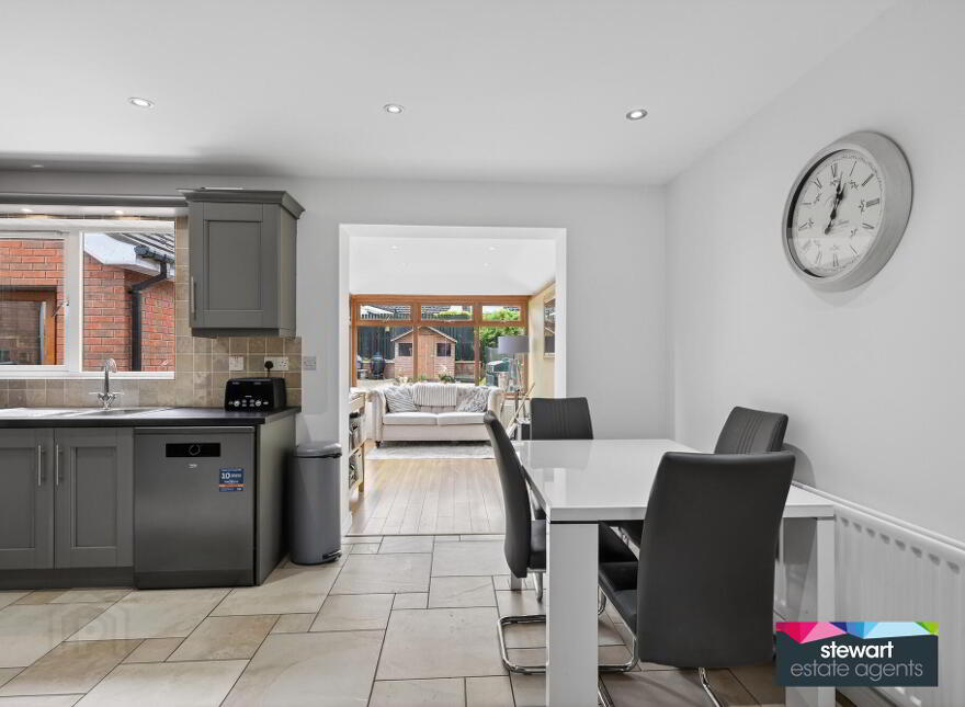 30 Arindale, Moira, Maghaberry, BT67 0SY