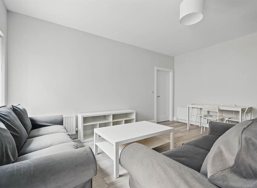 Apt 3, 37 Wellington Park, Lisburn Road, Belfast, BT9 6DN