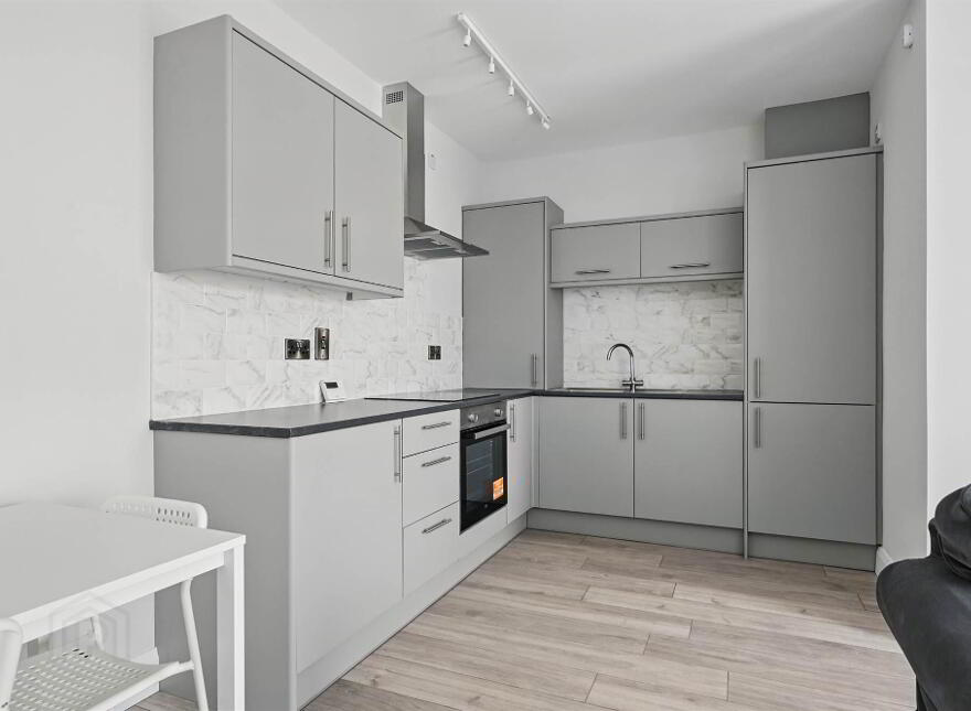 Apt 3, 37 Wellington Park, Lisburn Road, Belfast, BT9 6DN